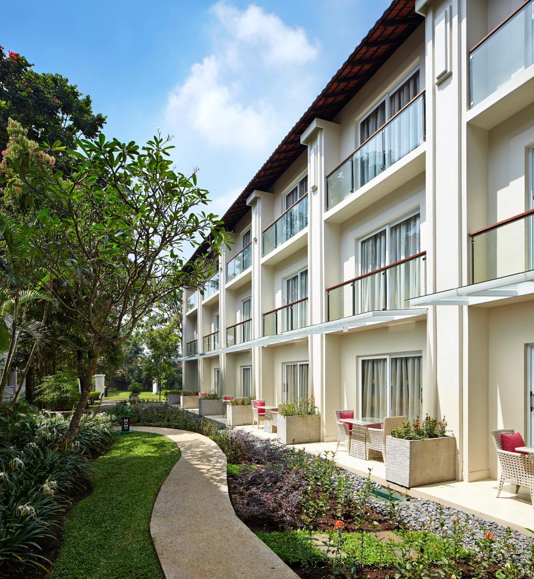 Sheraton Bandung Hotel & Towers Exterior photo