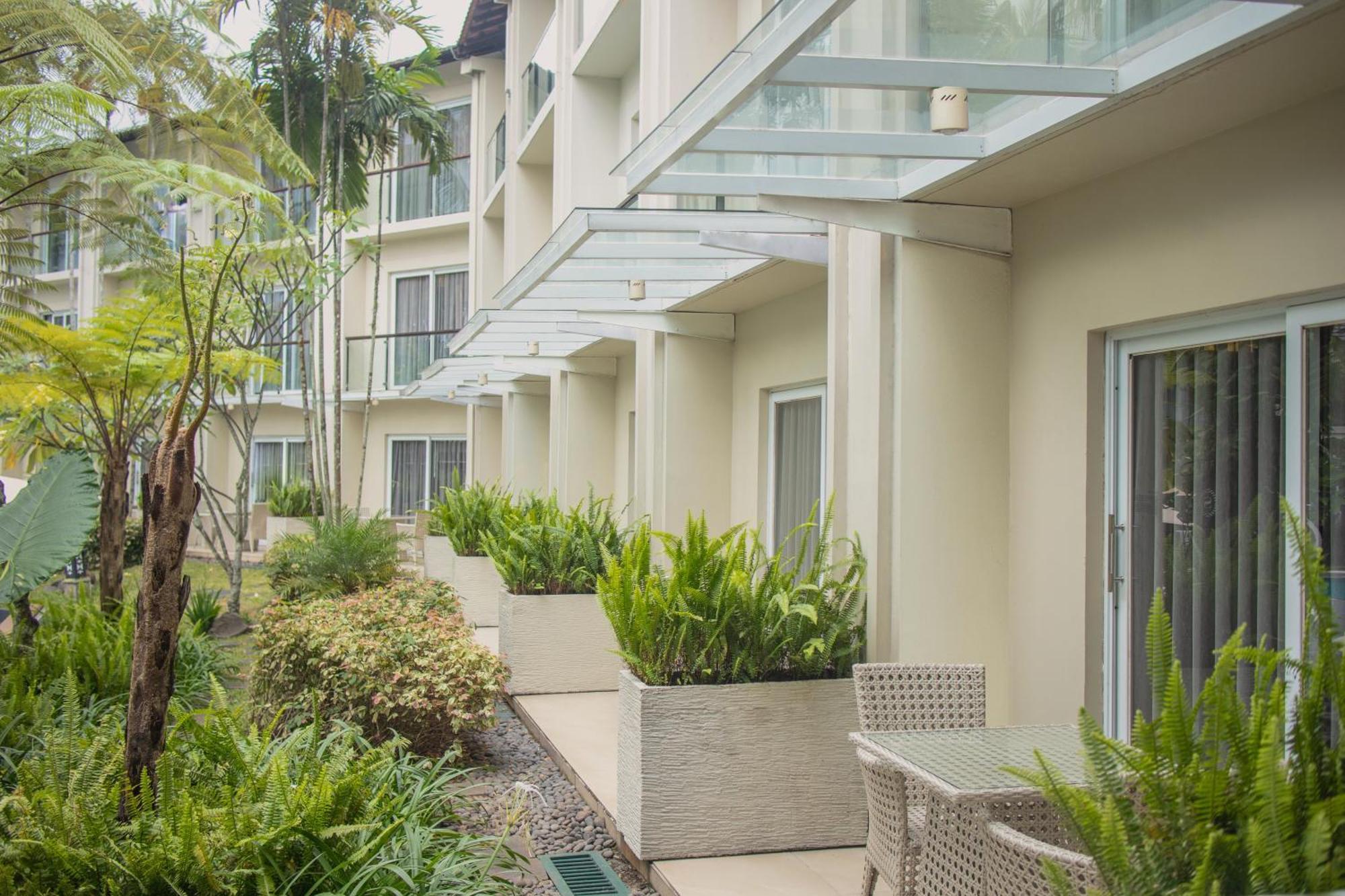 Sheraton Bandung Hotel & Towers Exterior photo