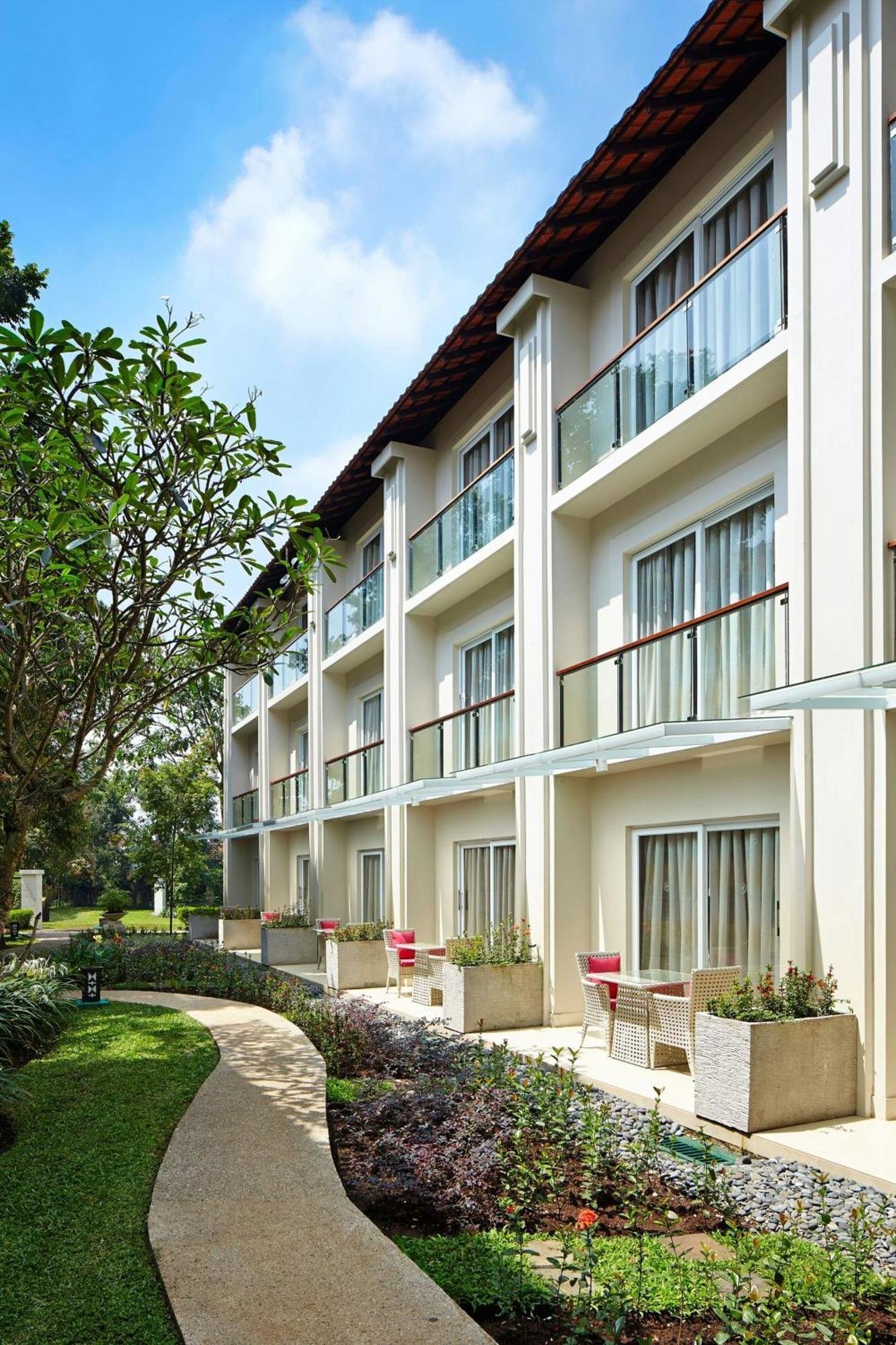 Sheraton Bandung Hotel & Towers Exterior photo