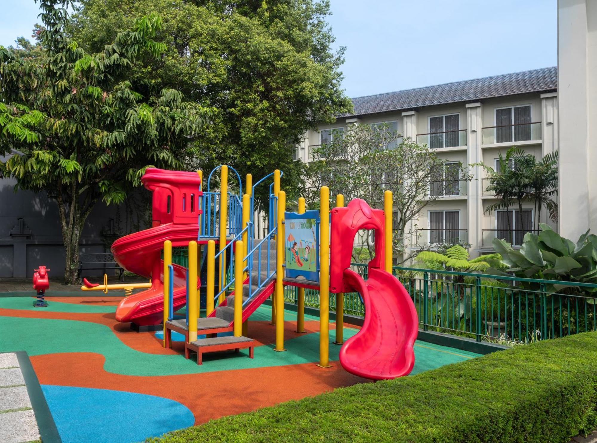 Sheraton Bandung Hotel & Towers Exterior photo
